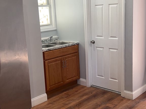 2nd image of 140 Spring St