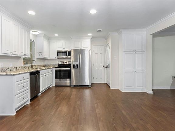 5th image of 2201 Jerlyn Dr