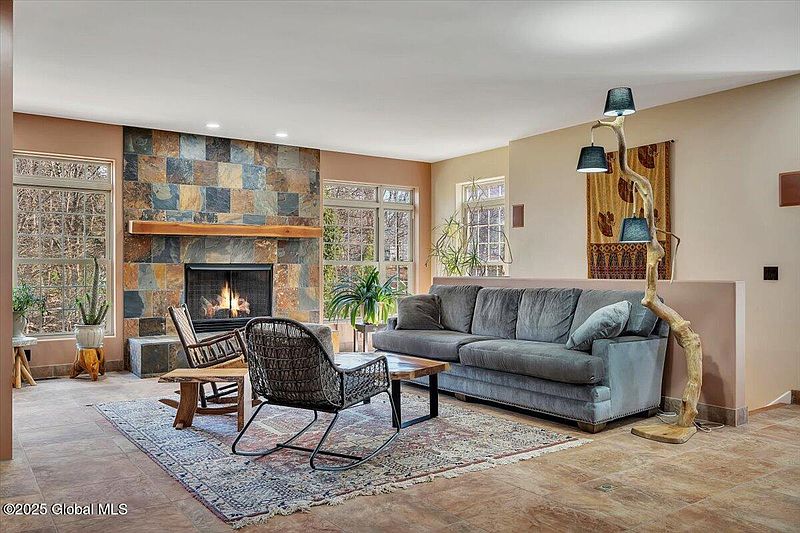 5th image of 50 Herber Avenue