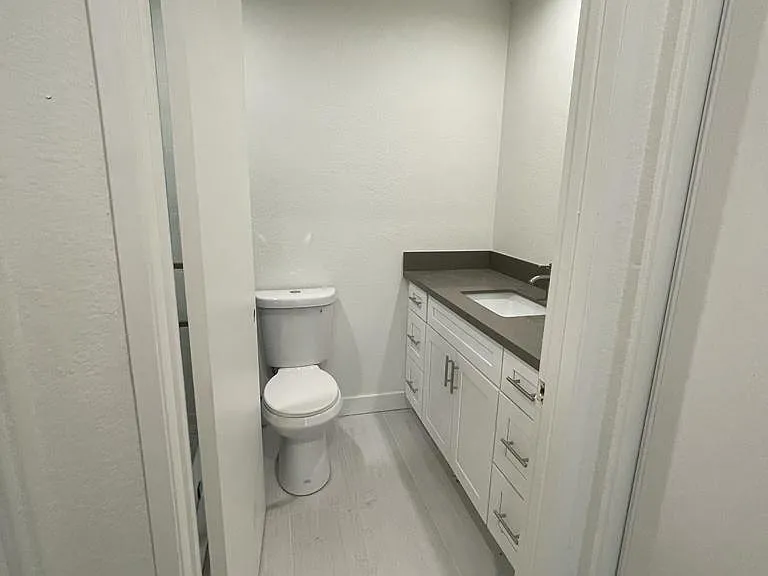 8828 Burnet Ave #8 — Photo 21