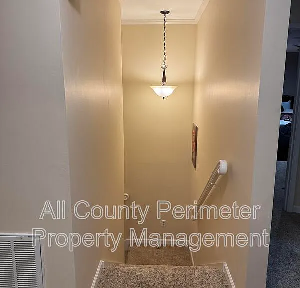 307 Hollyfax Cir — Photo 2
