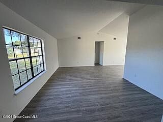 2nd image of 1372 Whaling Ave SE