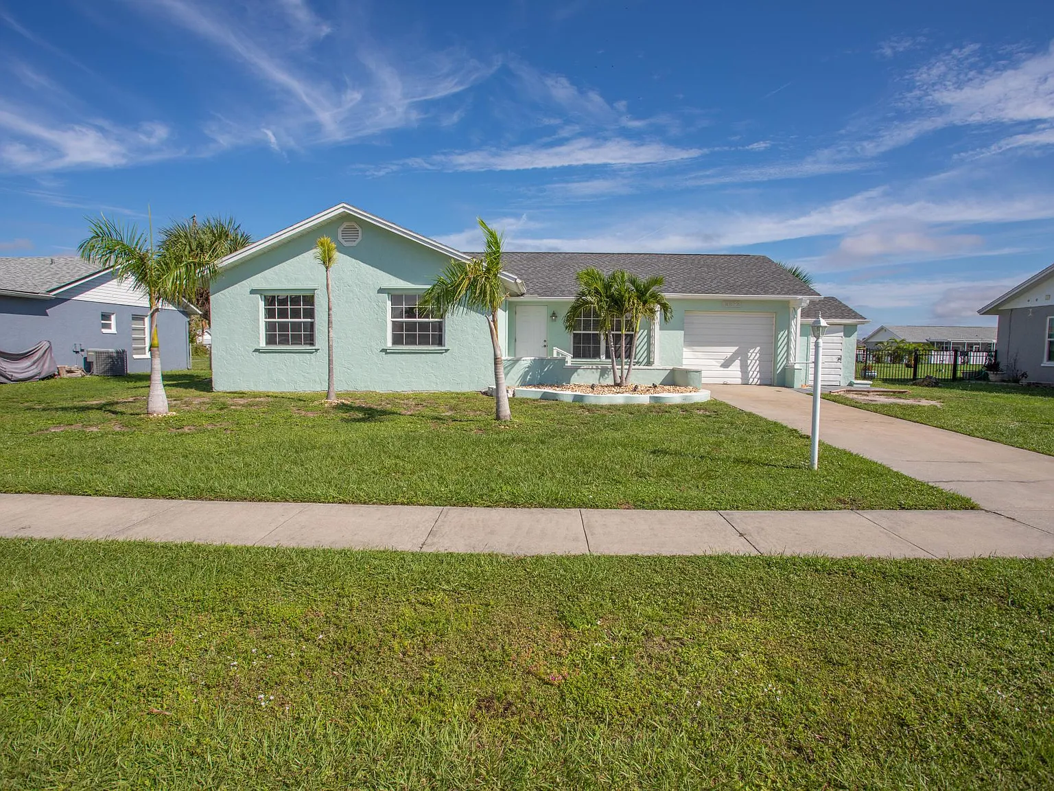 3 bed, 1427 sqft, $1,895 — Photo 1