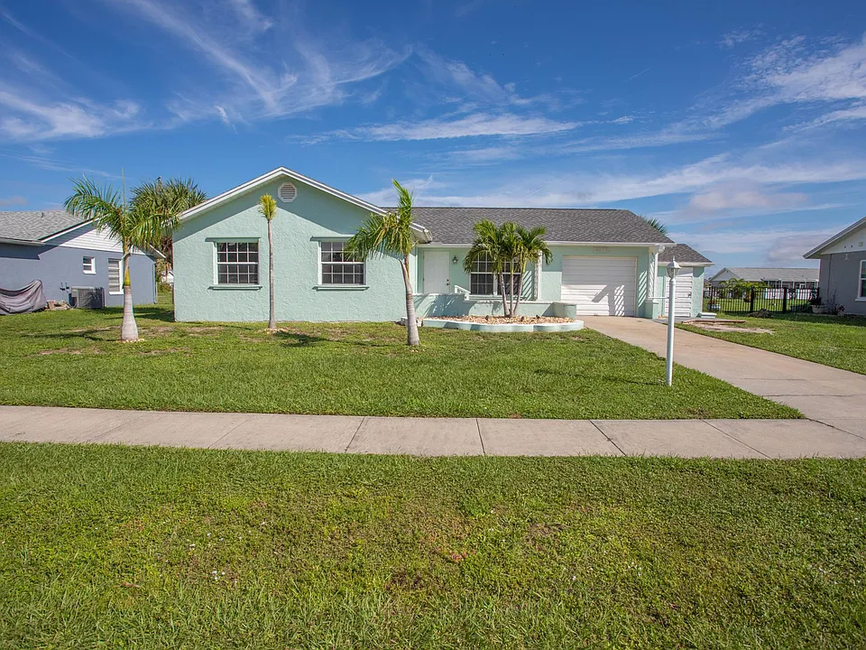 13272 Ebony Ave