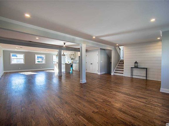 4th image of 251 E Lexington Ave