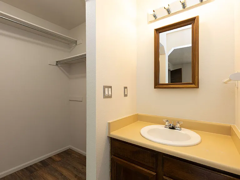 1610 Ervine Ave — Photo 12