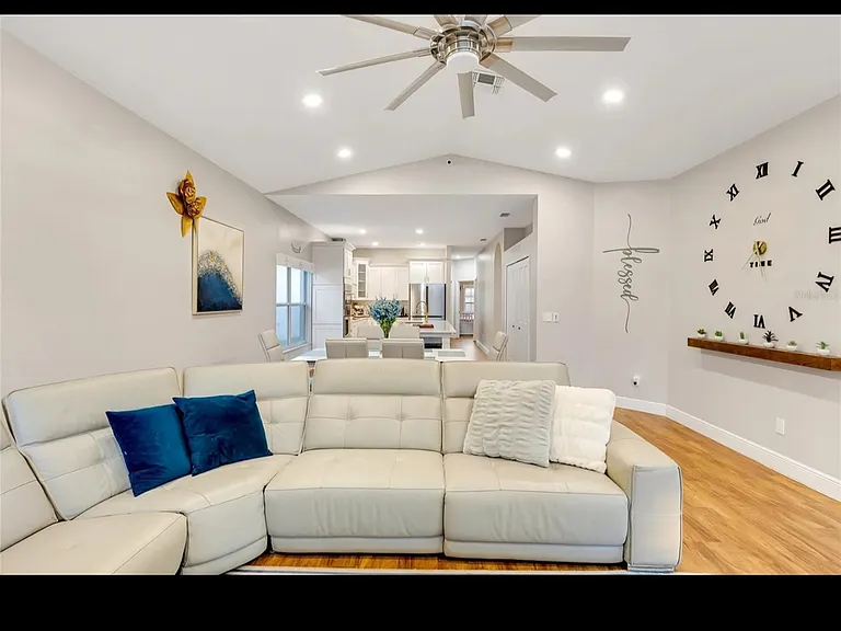 2707 Scarborough Dr — Photo 9