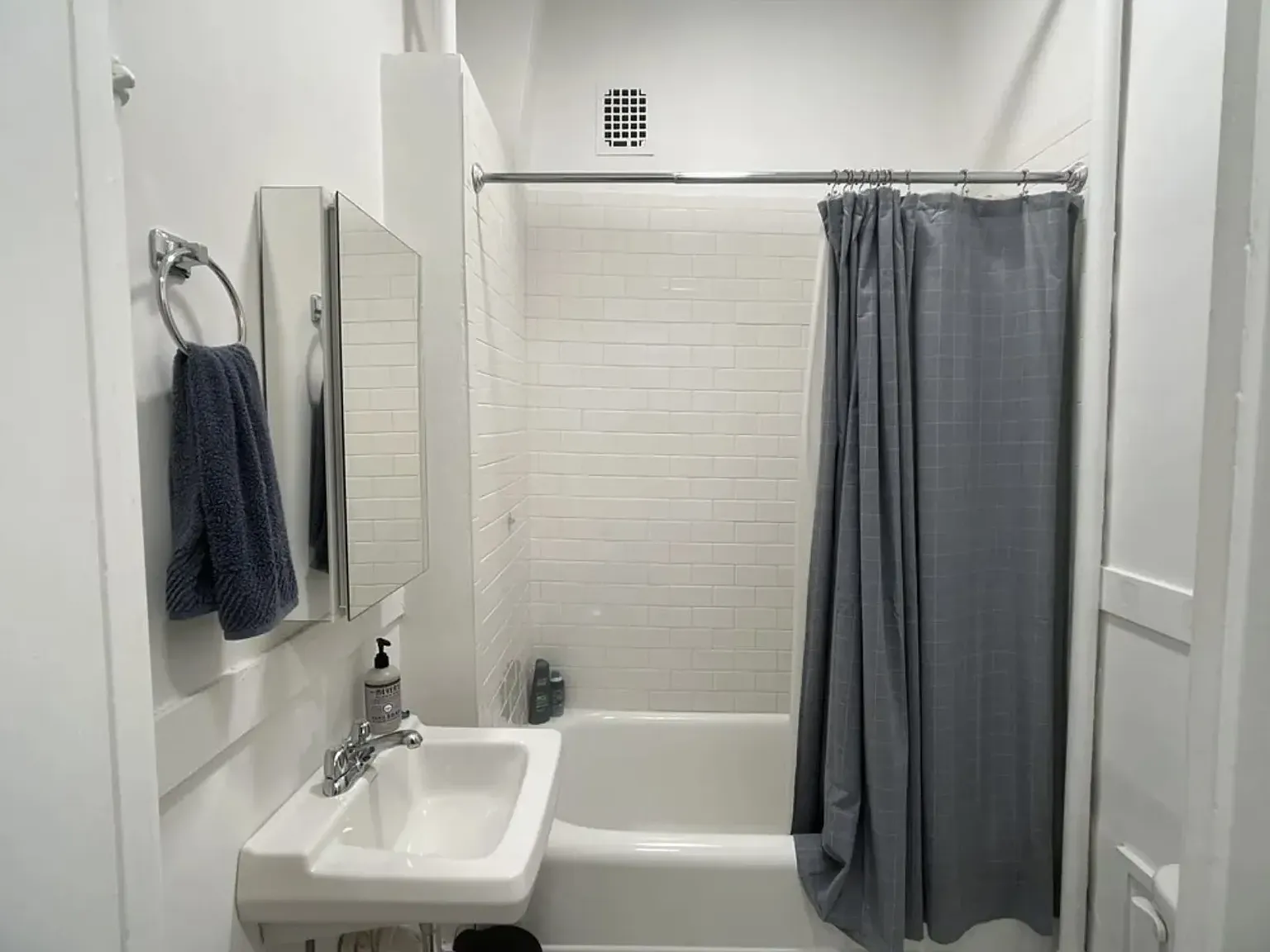 Studio, 450 sqft, $2,500 — Photo 4