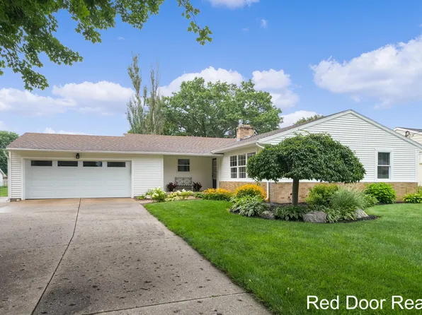 689 72nd St SE, Grand Rapids, MI 49548