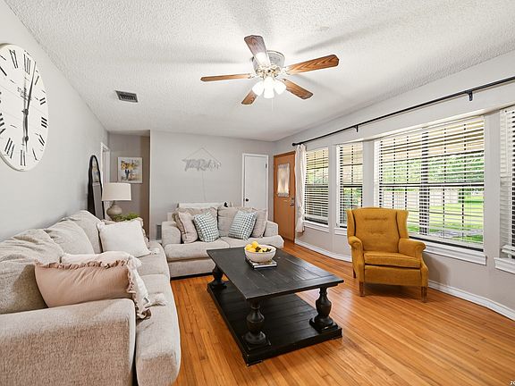 3rd image of 301 Avenue A