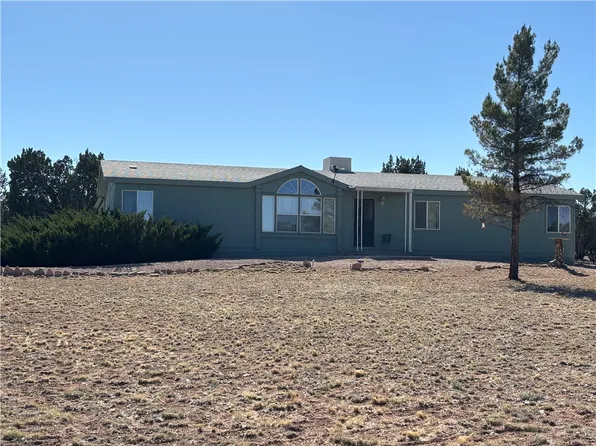 26360 W Solano Dr, Seligman, AZ 86337