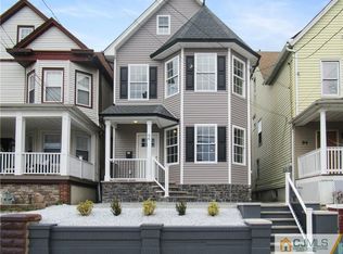 96 Gordon St, Perth Amboy, NJ 08861