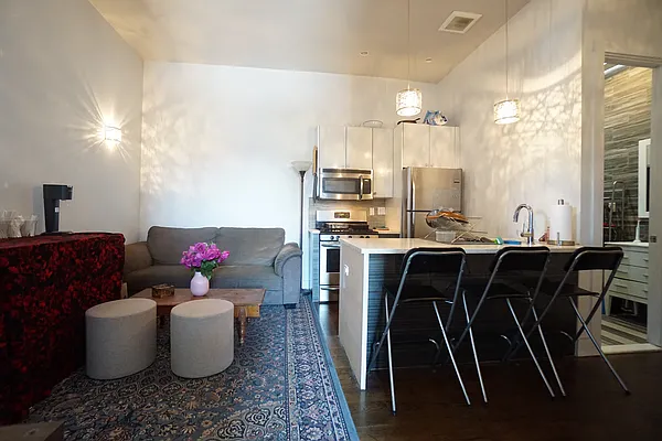 Rented by Rennit Inc. | media 45