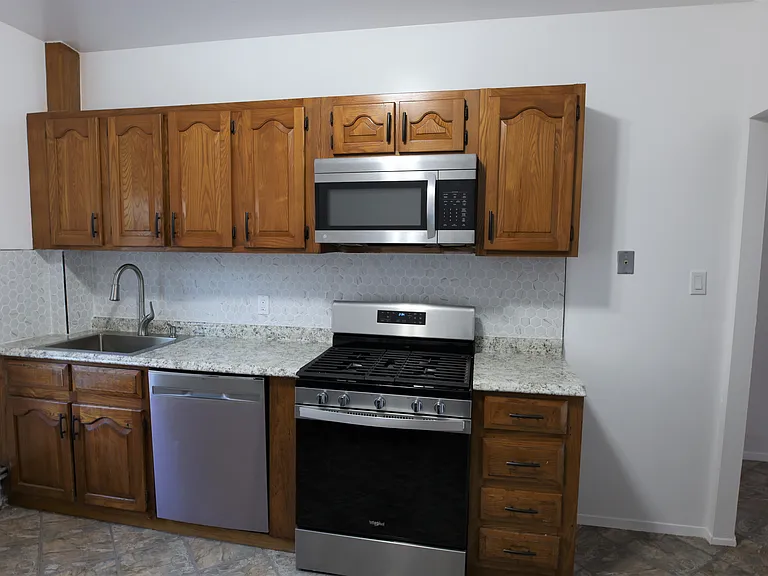 85-04 Parklane S #3 — Photo 10
