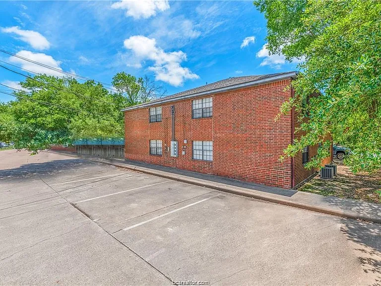 1806 Woodsman Dr #A — Photo 14