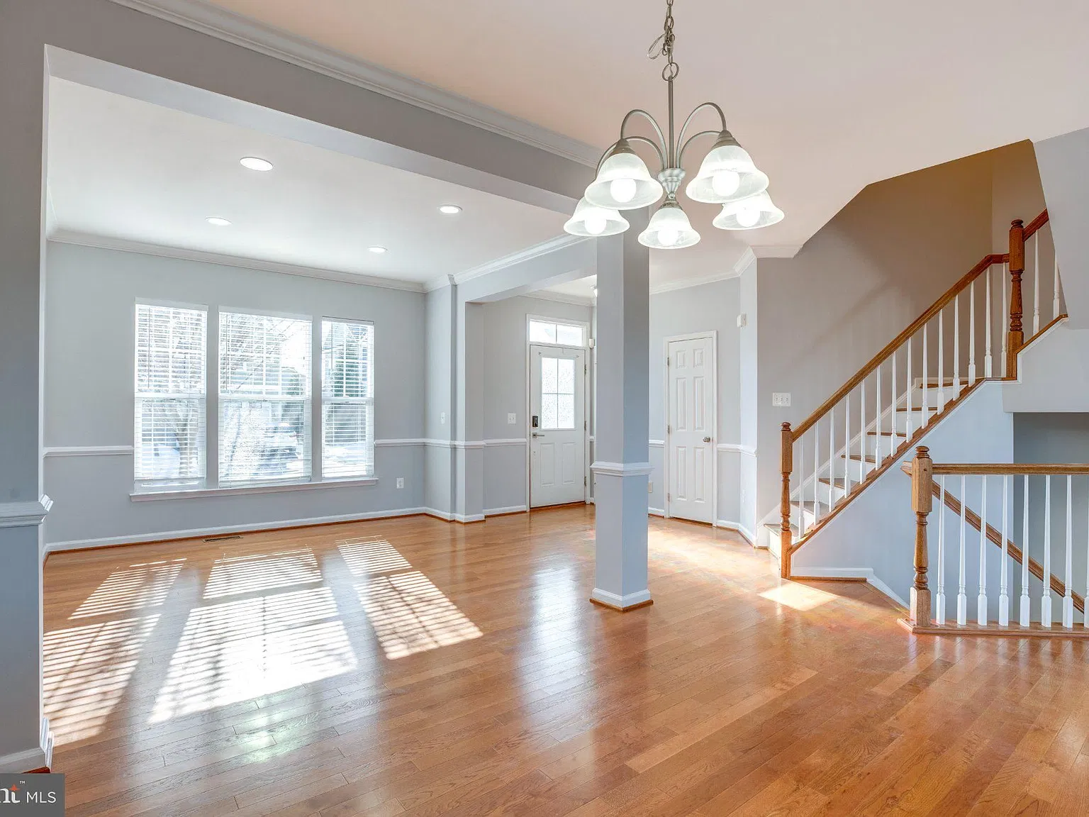 4 bed, 4.5 bath, 3550 sqft, $4,000 — Photo 2