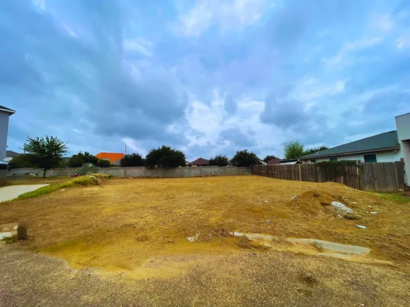 423 Peyramale Ct, Laredo, TX 78045