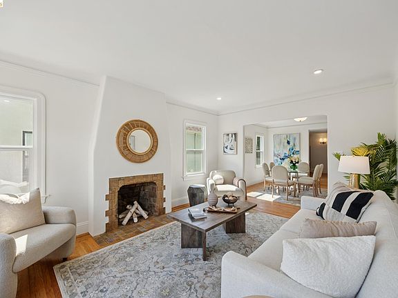4th image of 2533 Harrington Ave