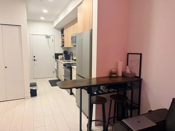 13439 94a Ave #302, Surrey, BC V3V 0G9