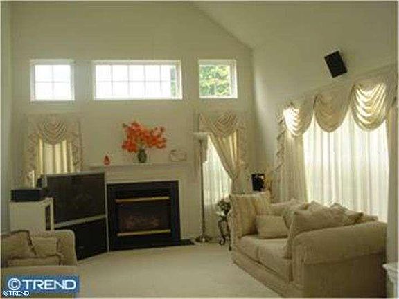 4th image of 100 Glencoe Ct