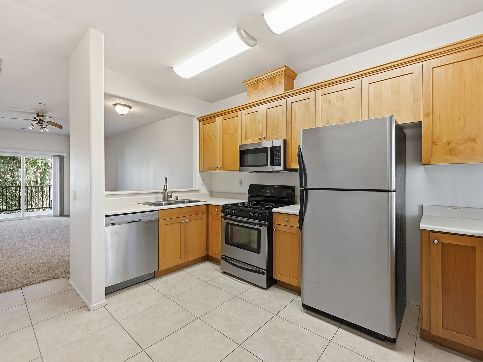 2 bed, 900 sqft, $4,000 — Photo 2