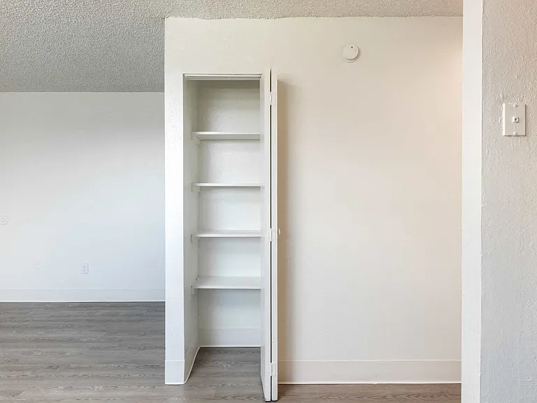 Carriage Green Apartments — Photo 17