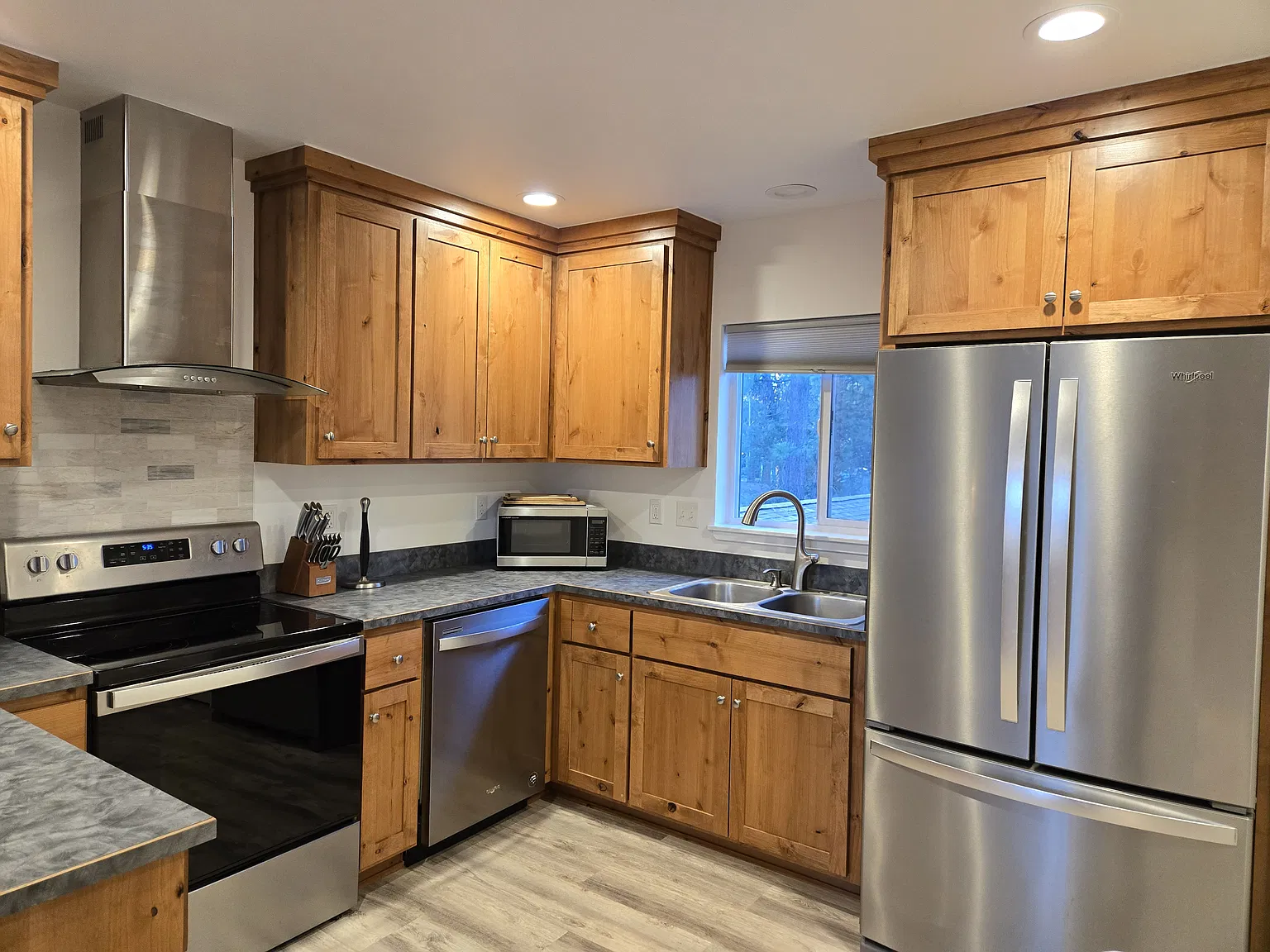 1 bed, 600 sqft, $2,400 — Photo 3