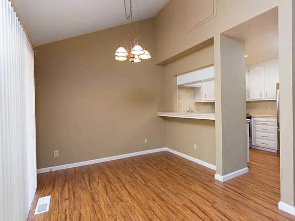 4th image of 3079 Arlington Dr