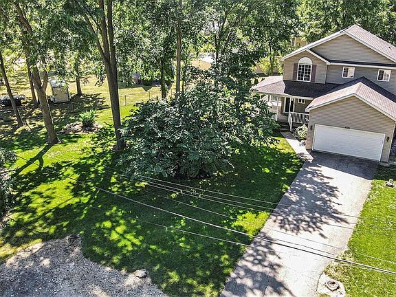 3rd image of 1026 Mohegan Ln