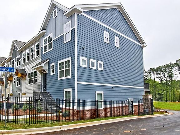 2nd image of 3761 Oxford Cir