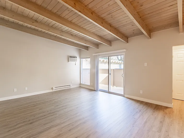 1515 The Glens Apartments — Photo 14