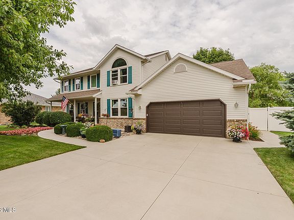 3rd image of 2017 Stonecliff Dr