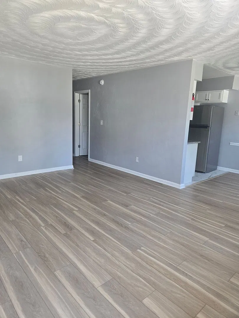 1009 Hannah St — Photo 1