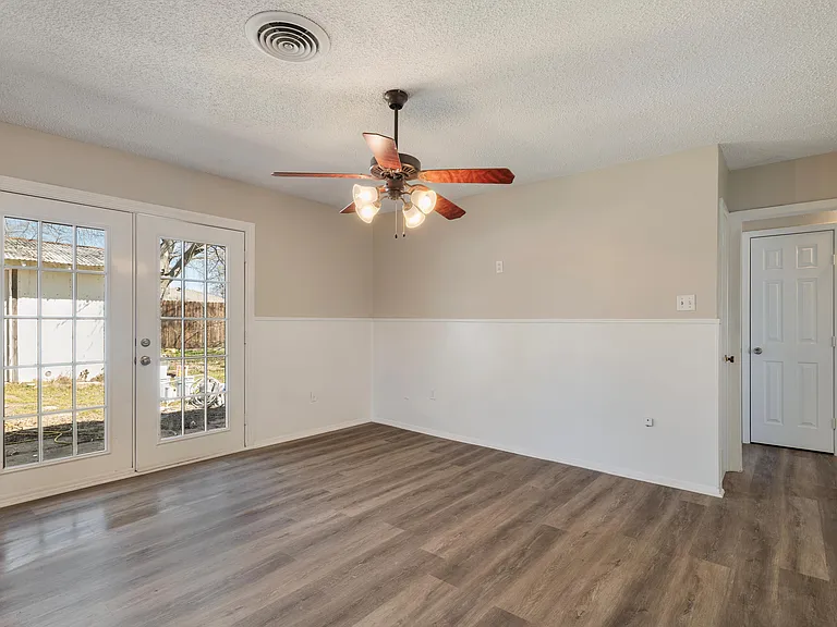506 E White St — Photo 16