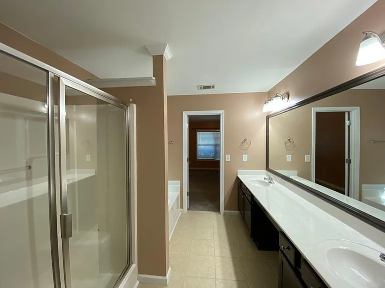 2577 Woodford Ln — Photo 12
