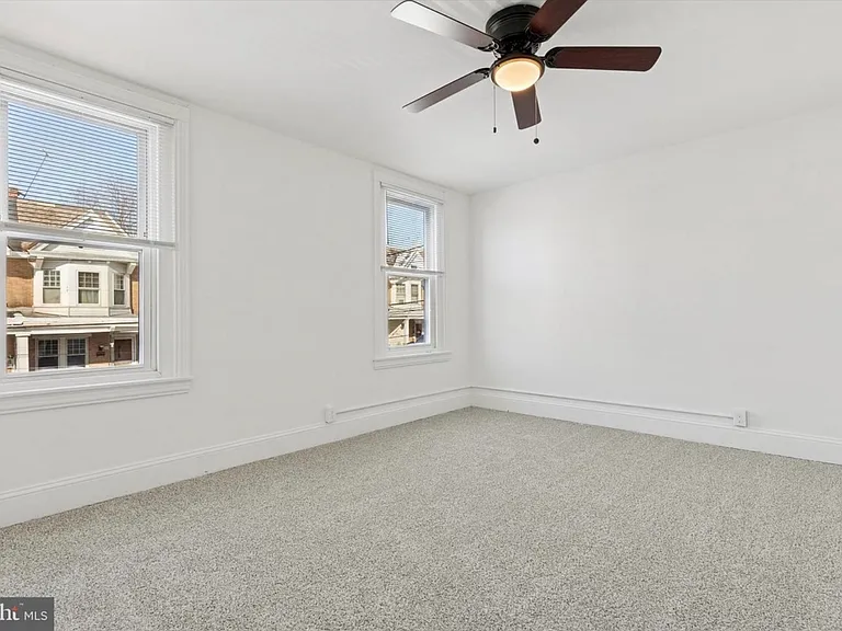 206 Chain St — Photo 8