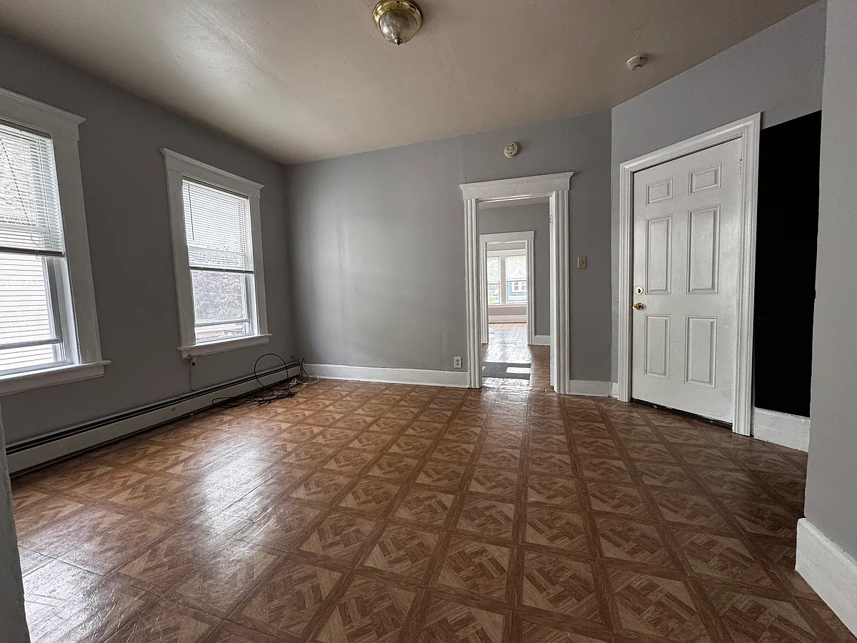 Building Photo - 709 Stanley St #3