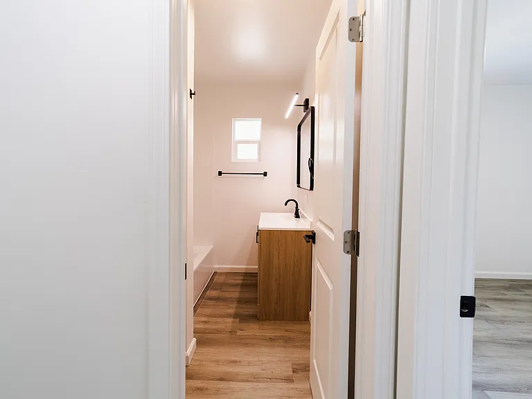 715 Acacia Ave — Photo 8