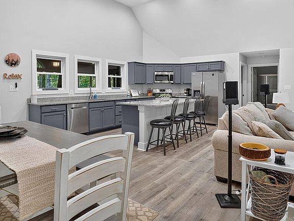 5th image of 100 Timber Ridge Dr