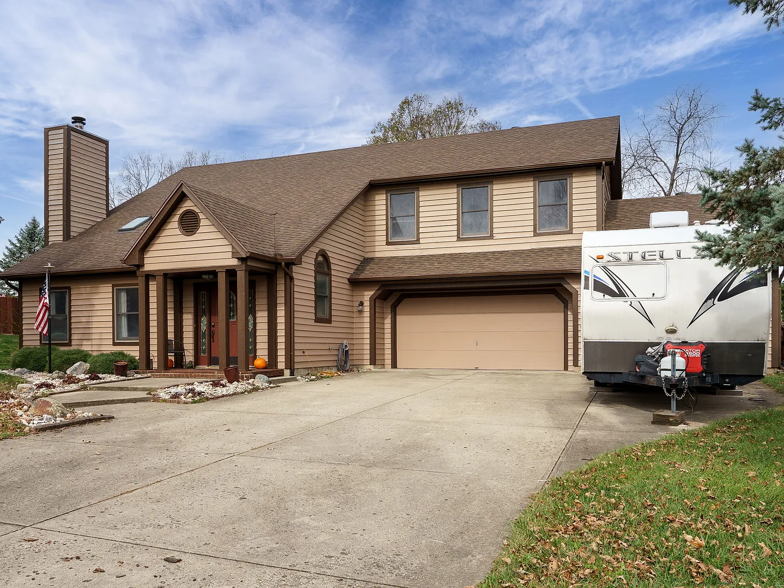 3 bed, 2.5 bath, 2400 sqft, $2,600 — Photo 3