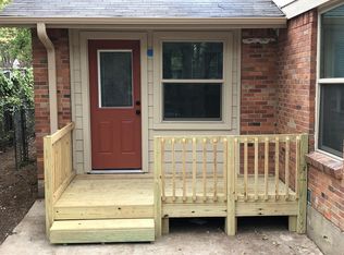 905 Gaye Ln, Arlington, TX 76012