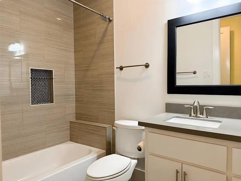 2115 Detering St — Photo 22