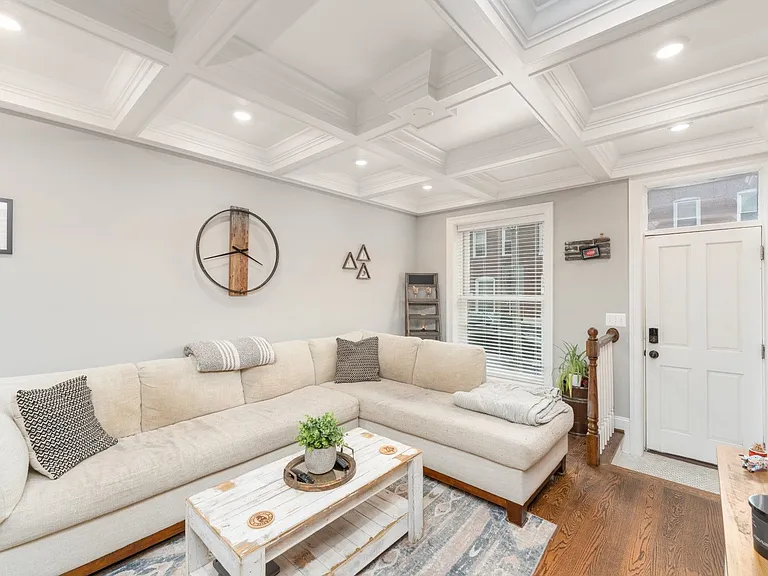 216 S Robinson St — Photo 4