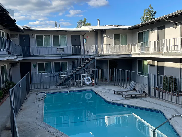 5305 Lindley Ave — Photo 4