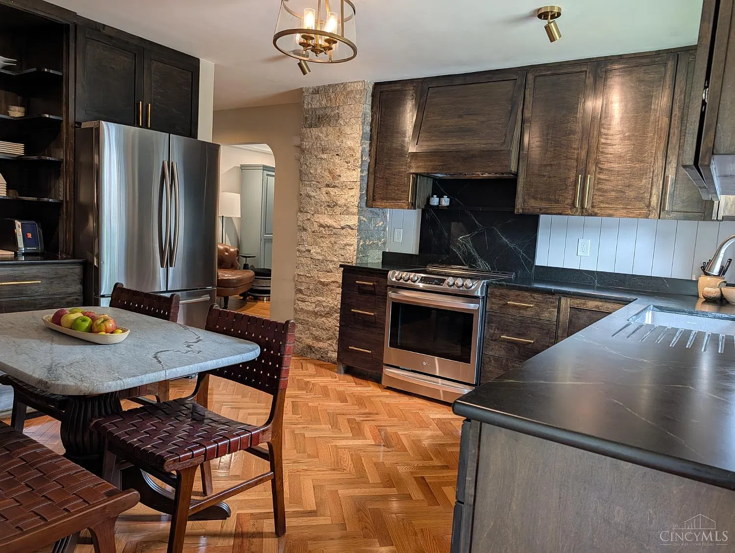 3 bed, 2.0 bath, 1252 sqft, $2,400 — Photo 4