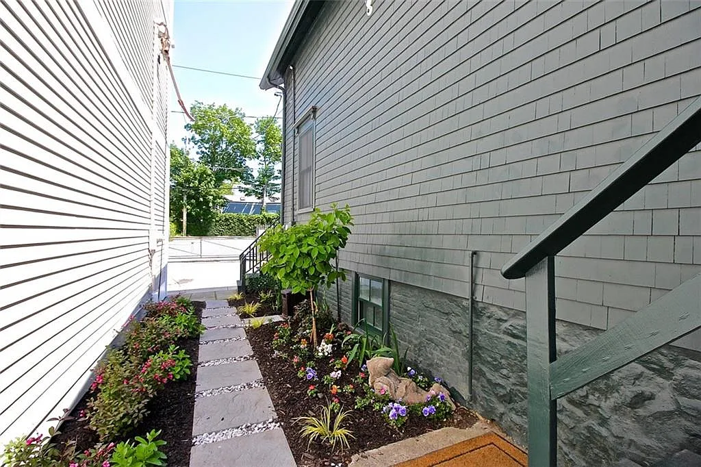 2 bed, 1.5 bath, 1172 sqft, $3,950 — Photo 2