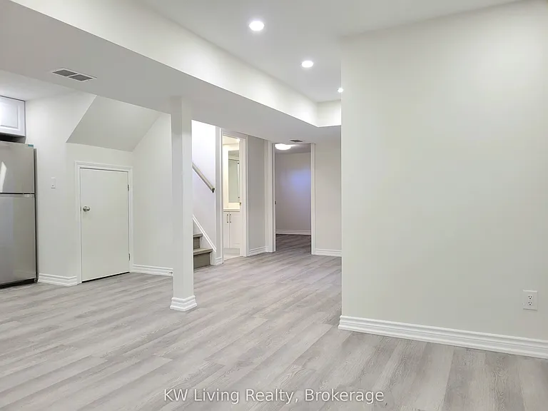 6 Gardens Cres #BASEMENT — Photo 5