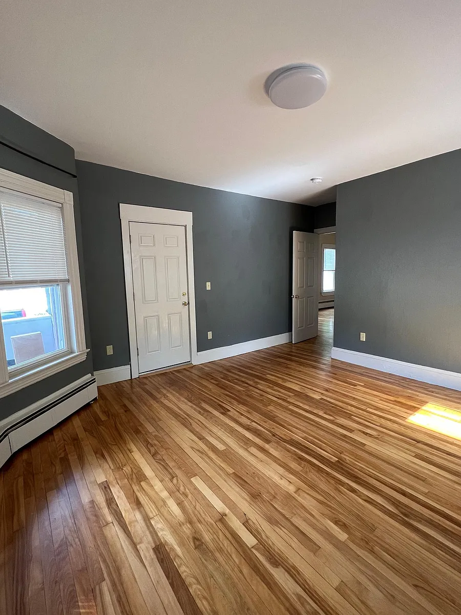 Building Photo - 641 Sabattus St #2