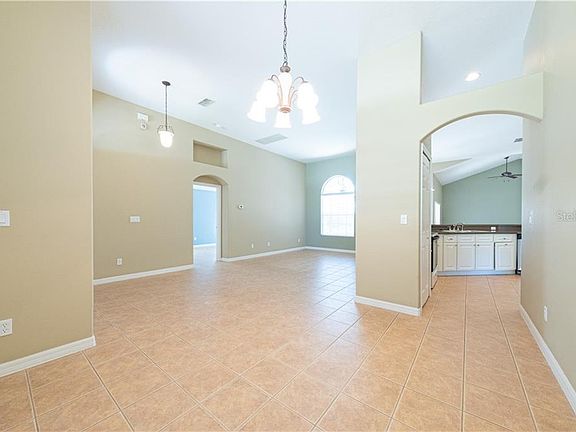 5th image of 10737 Lemay Dr