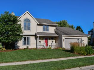 990 Autumn Ridge Dr, Oconomowoc, WI 53066